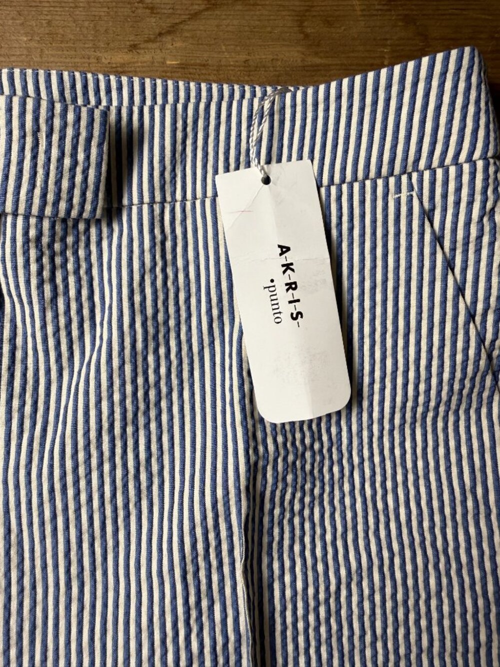 Akris Punto | Size 8 | Frankie Stretch Seersucker Pants in Cream and Navy - Picture 3 of 12